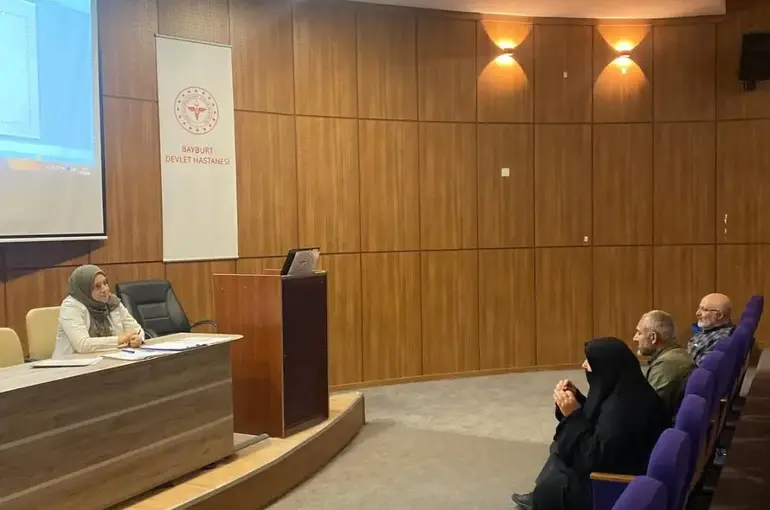 Bayburt’ta hastalar ve yakınları diyabet okulunda eğitim aldı
