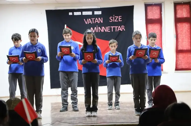 Bayburt’ta öğrencilerden ’Gaziler Günü’ programı
