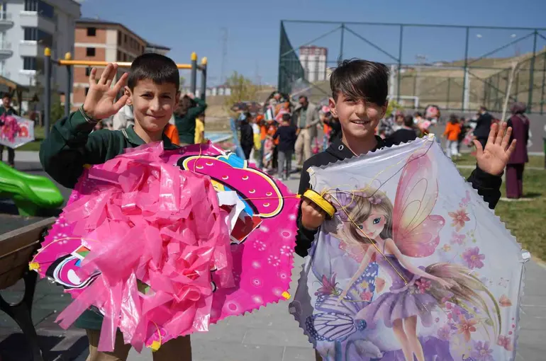 Bayburt’ta uçurtmalar Filistinli çocuklar için gökyüzüne bırakıldı
