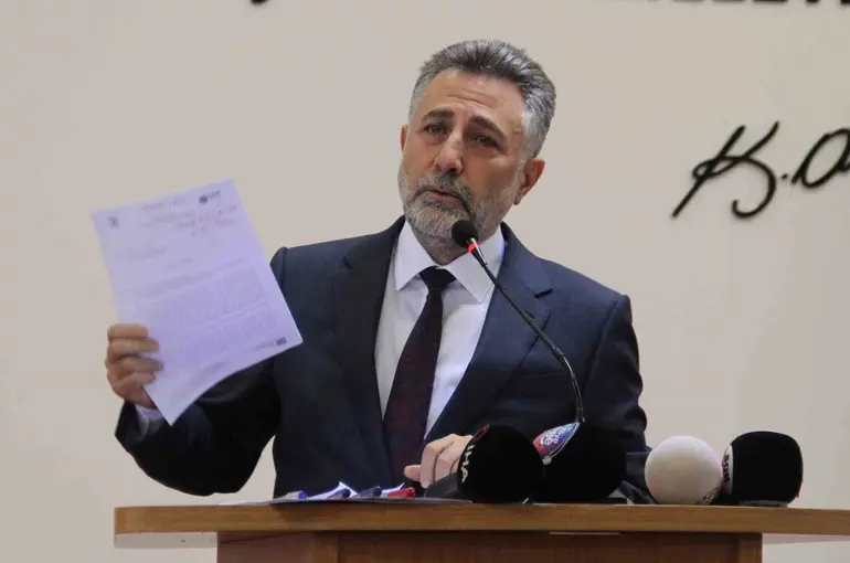 Bayraklı Belediyesi operasyonunda karar: Eski Başkan Sandal ve oğlu dahil 15 kişi tutuklandı
