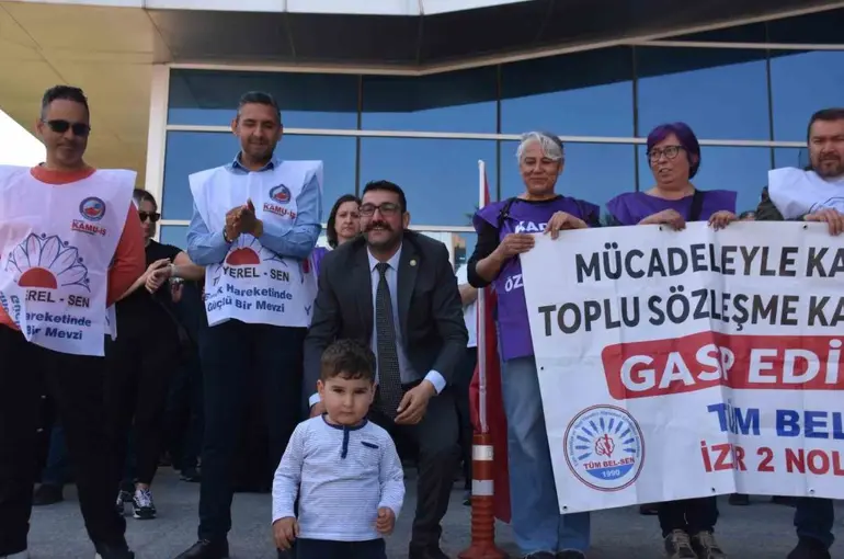 Bayraklı Belediyesi’nde memurların hak arayışı sürüyor
