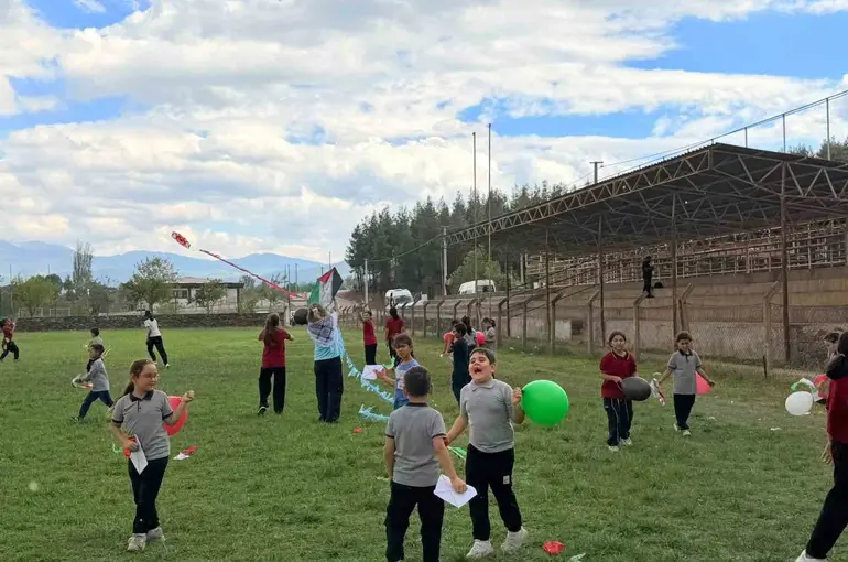 Beyağaçlı öğrencilerden Gazze’deki çocuklara uçurtmalı mesaj
