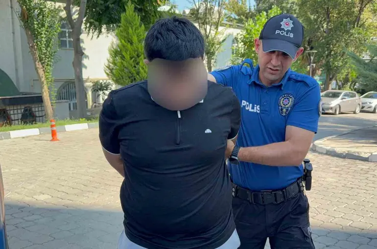 Bıçakla yaralama şüphelisi adliyeye sevk edildi
