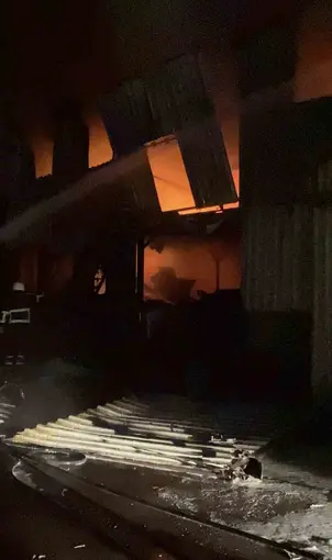 Biga’da sanayi sitesinde hurda dükkanında çıkan yangın korkuttu
