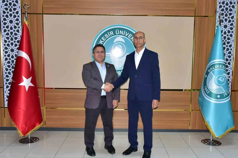 Bigadiç MYO’da Eğitime katkı sunan hayırsever İbrahim Duru’ya plaket
