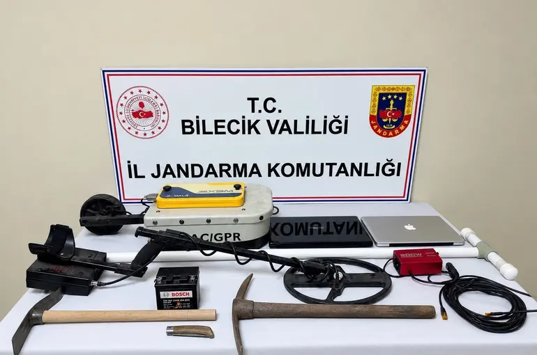Bilecik’te 4 kişi define ararken suçüstü yakalandı

