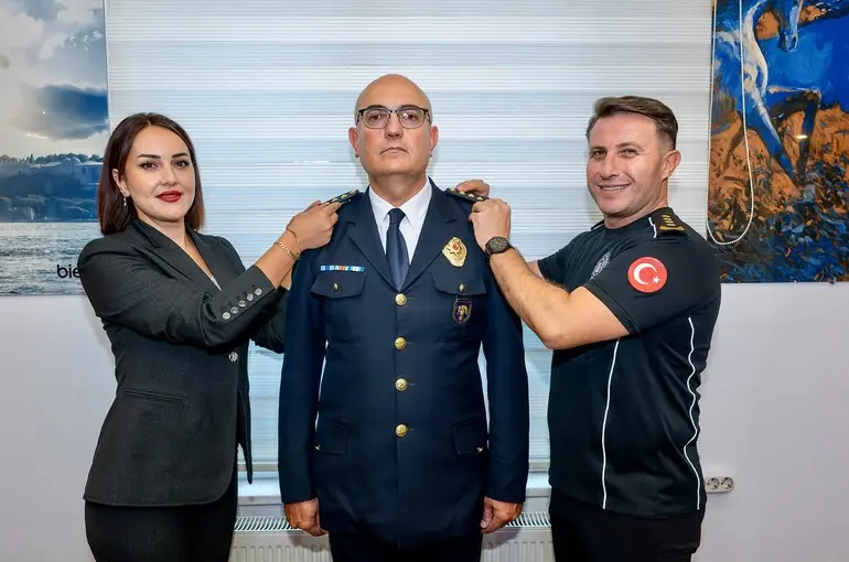 Bilecik’te bir üst rütbeye terfi eden müdürlere törenler rütbeleri takıldı
