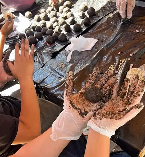 Bilecik’te çocuklar doğa için tohum topu hazırladı
