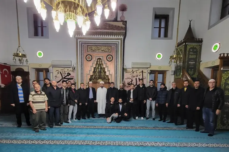 Bilecik’te KYK öğrencileri sabah namazında buluştu
