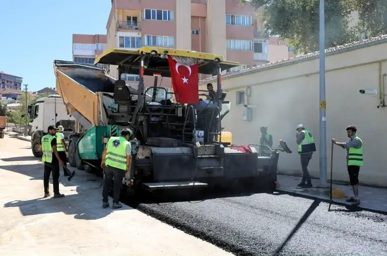 Bilecik’te sıcak asfalt serimi başladı
