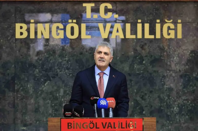 Bingöl Valisi Çelik görevine başladı
