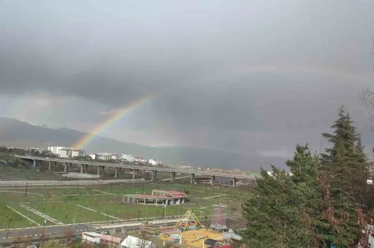Bingöl’de gökkuşağı görsel şölen oluşturdu
