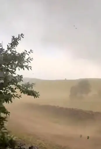 Bingöl’de şiddetli fırtına kameralara yansıdı
