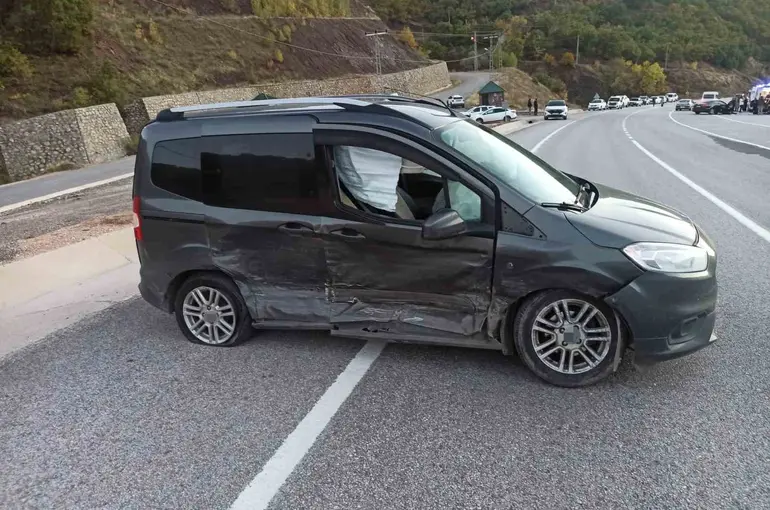 Bingöl’de trafik kazası: 3 yaralı
