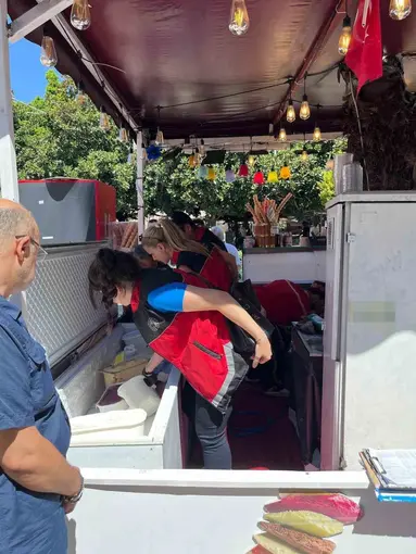 Bir külah dondurmaya 10 Euro talebiyle başlayan şikayet işletmeyi kapattırdı
