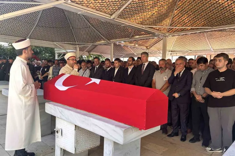 Birliğine dönerken kazada hayatını kaybetmişti, son yolculuğuna uğurlandı

