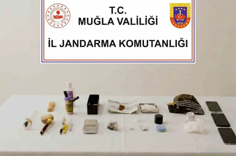 Bodrum’da 1’i eski avukat, 3 kişi tutuklandı
