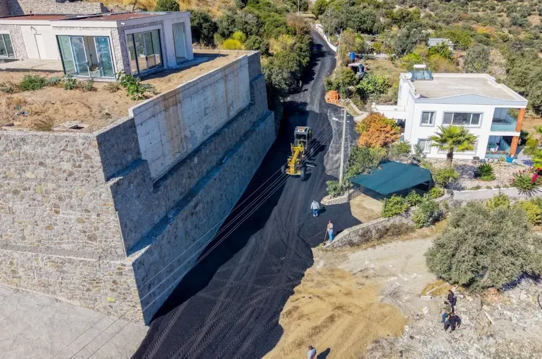 Bodrum’da beş mahallede yol çalışmaları sürüyor
