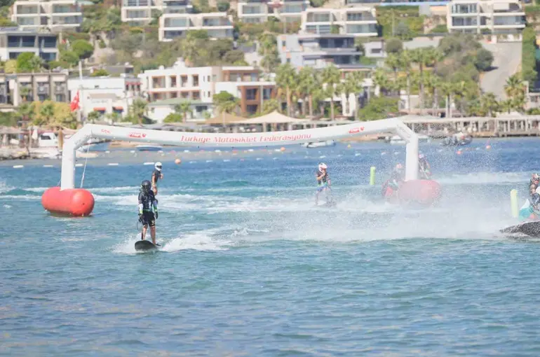 Bodrum’da deniz üzerinde hız ve adrenalin yarışı
