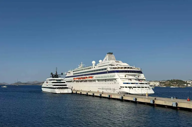 Bodrum’u iki yolcu gemisi ziyaret etti
