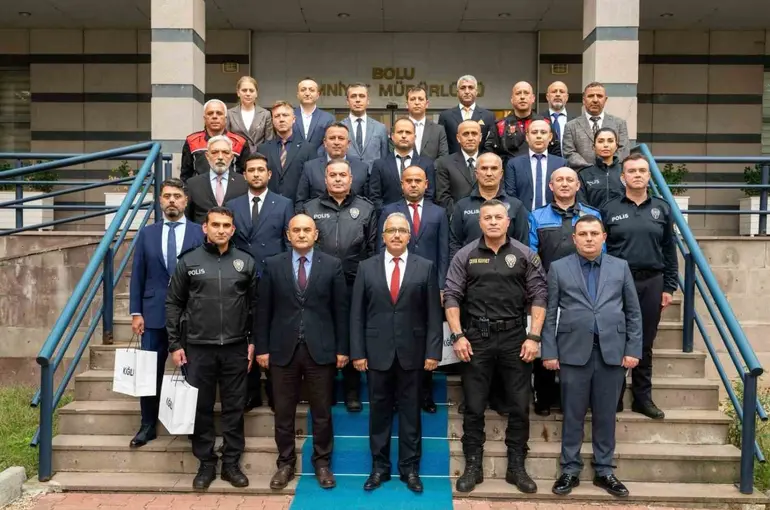Bolu’da başarılı emniyet personeli ödüllendirildi
