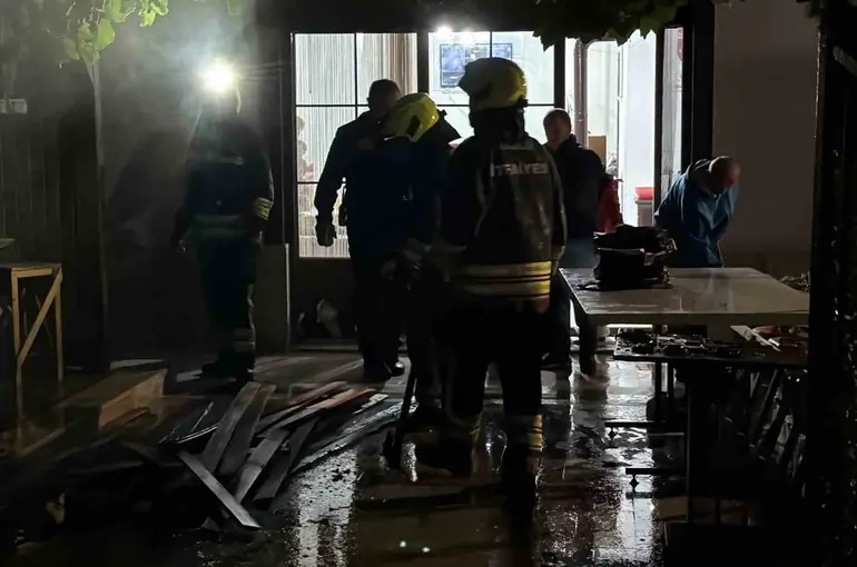 Bolu’da ikiz villanın bahçesinde çıkan yangın korkuttu
