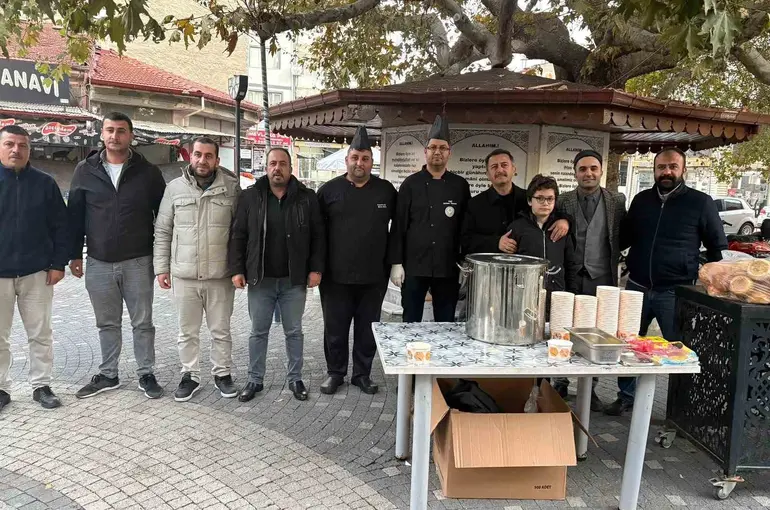 Bolvadin’de gençler sabah namazında buluştu
