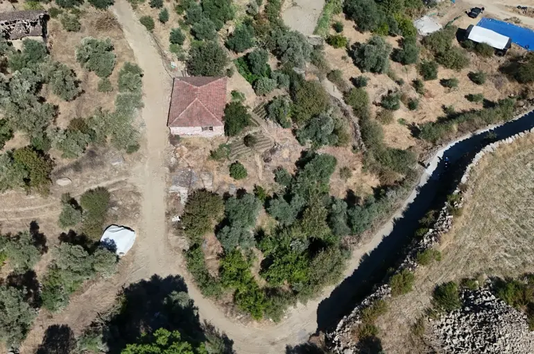 Bozdoğan Belediyesi Kamışlar Mahallesi’nde yolları yeniliyor
