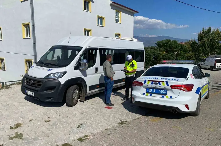 Bozdoğan emniyeti öğrencilerin güvenliği için sahada
