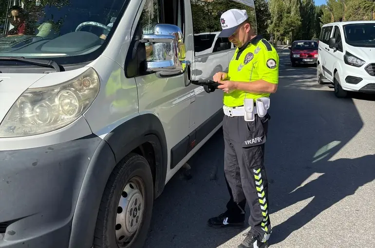 Bozkır’da okul ve çevrelerinde asayiş ile trafik güvenliği denetimi
