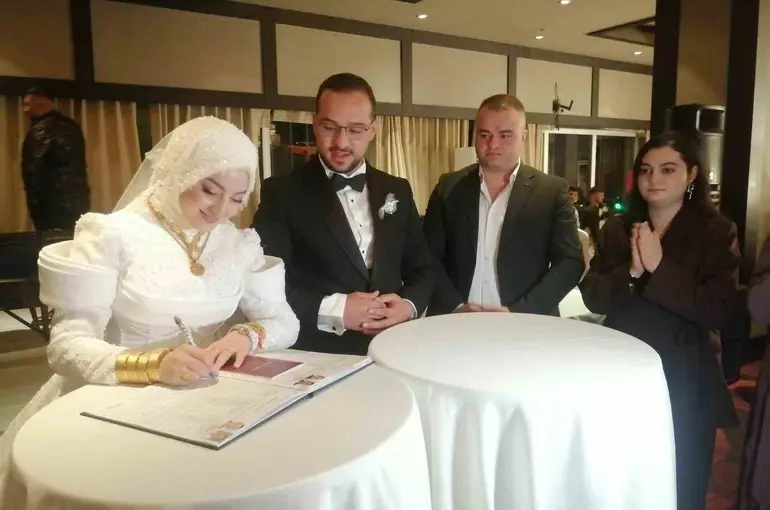Budak ailesinin mutlu günü
