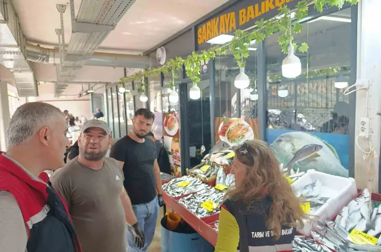 Buharkent’te pazar tezgahları denetlendi
