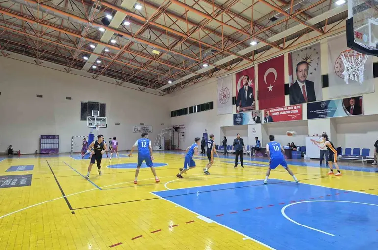 Burhaniye’de basketbol coşkusu yaşandı
