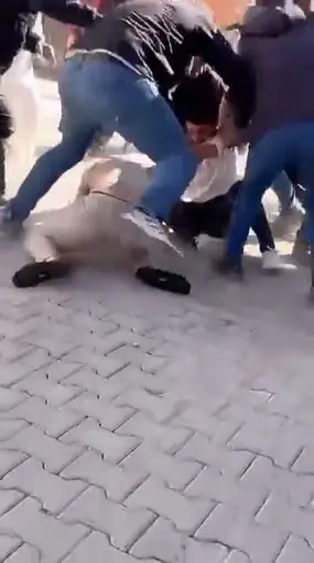 Bursa’da inşaat işçileri ile müteahhit birbirine girdi: 8 yaralı
