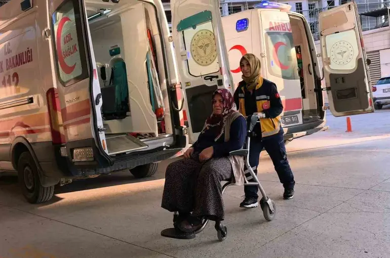 Bursa’da otomobil dere yatağına uçtu: 5 yaralı
