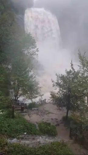 Bursa’da sağanak yağışın etkisiyle Suuçtu Şelalesi coştu

