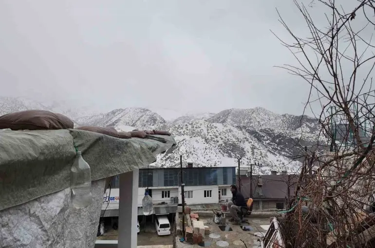 Bütün birikimi ile ev yaptı, toprak kayması ile ’hayatı’ askıda kaldı
