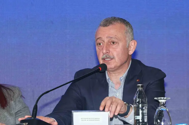 Büyükakın’dan Özel’e: "Sen müfterisin, önce bu yaftadan kurtul, ondan sonra konuş"
