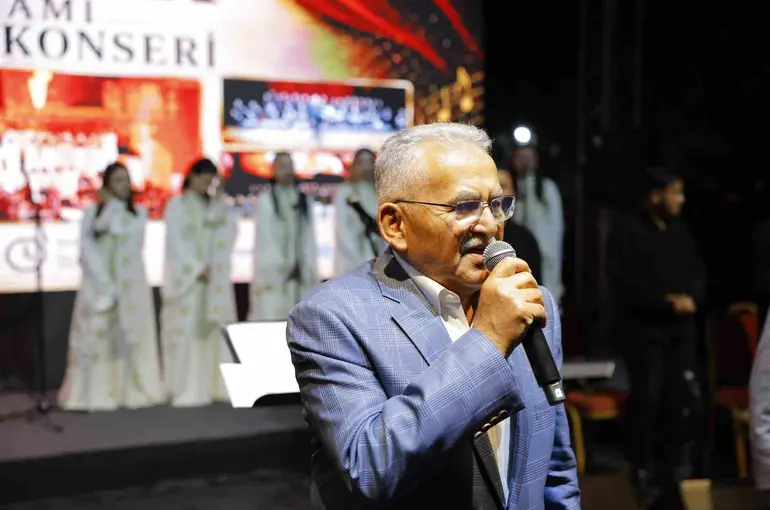 Büyükkılıç, Fuar38’de Kayserililerin coşkusunu paylaştı
