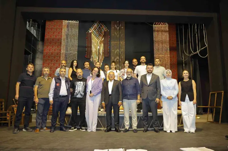 Büyükkılıç, Kayseri Devlet Tiyatrosu’nu inceledi
