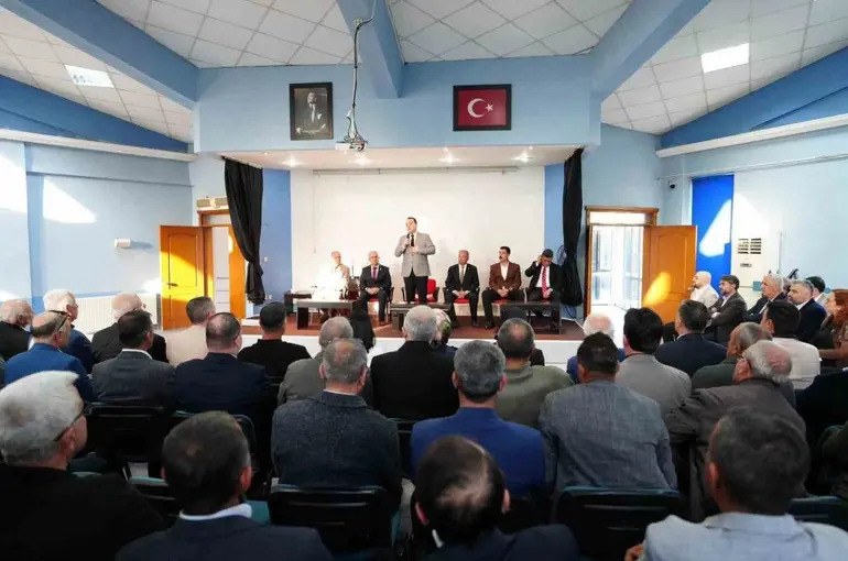 Büyükşehir Belediye Başkanı Dutlulu, Salihli’de muhtarlarla buluştu
