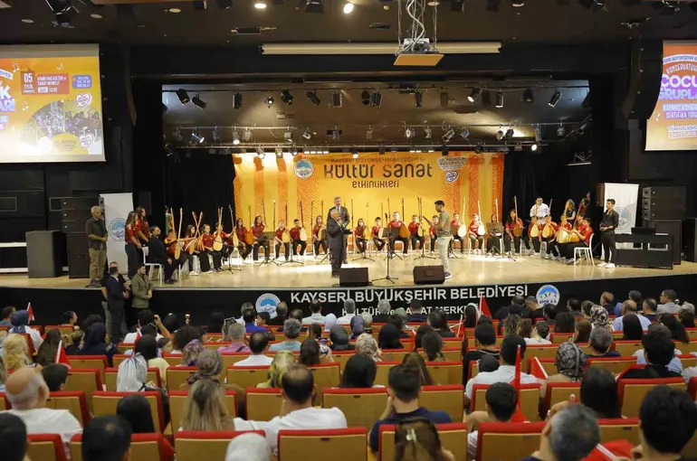 Büyükşehir Belediyesi Konservatuvarı’nda bin 865 kursiyer sertifika aldı
