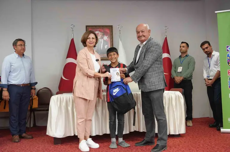 Büyükşehir öğrencilerin yüzünü güldürdü
