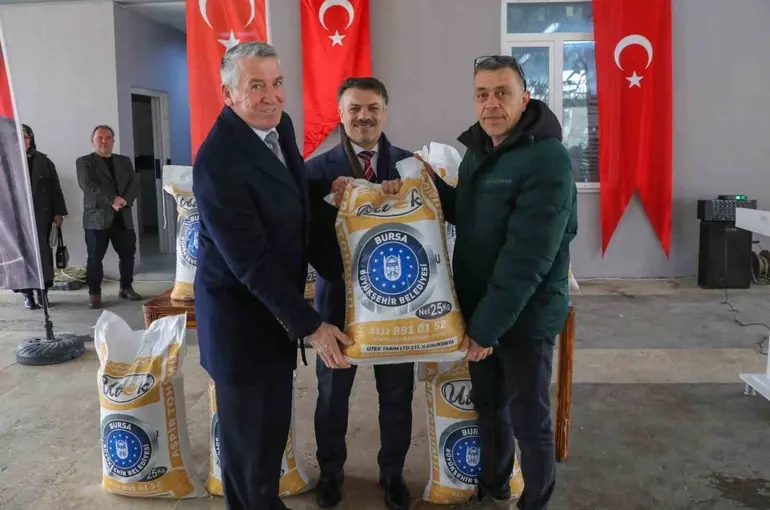 Büyükşehir’de üreticiye fidan ve tohum desteği
