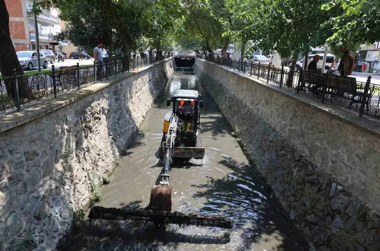 Büyükşehir’den derelerde temizlik seferberliği
