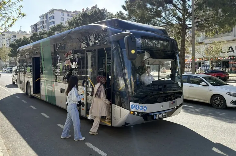 Büyükşehir’in elektrikli otobüsleri hizmete başladı
