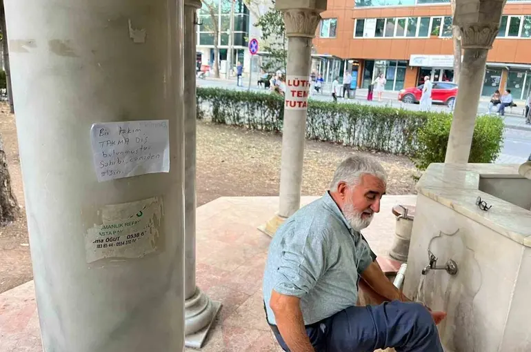 Camide unutulan dişlerin sahibi her yerde aranıyor
