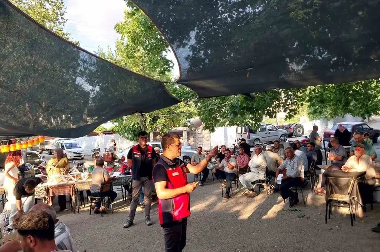 Çanakkale’de Akdeniz meyve sineği ile biyoteknik mücadele eğitimleri sürüyor
