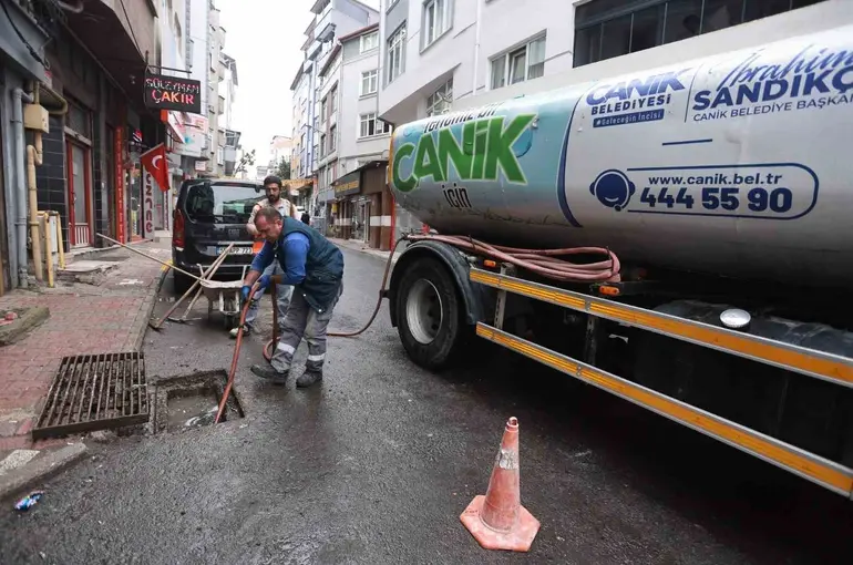 Canik’te sağanak mesaisi
