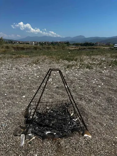 Caretta Caretta yuvasının üzerinde mangal ateşi yaktılar
